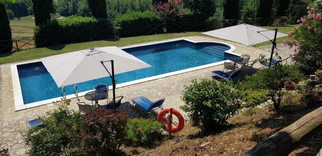 Case In Campagna Con Piscina A تودي المظهر الخارجي الصورة